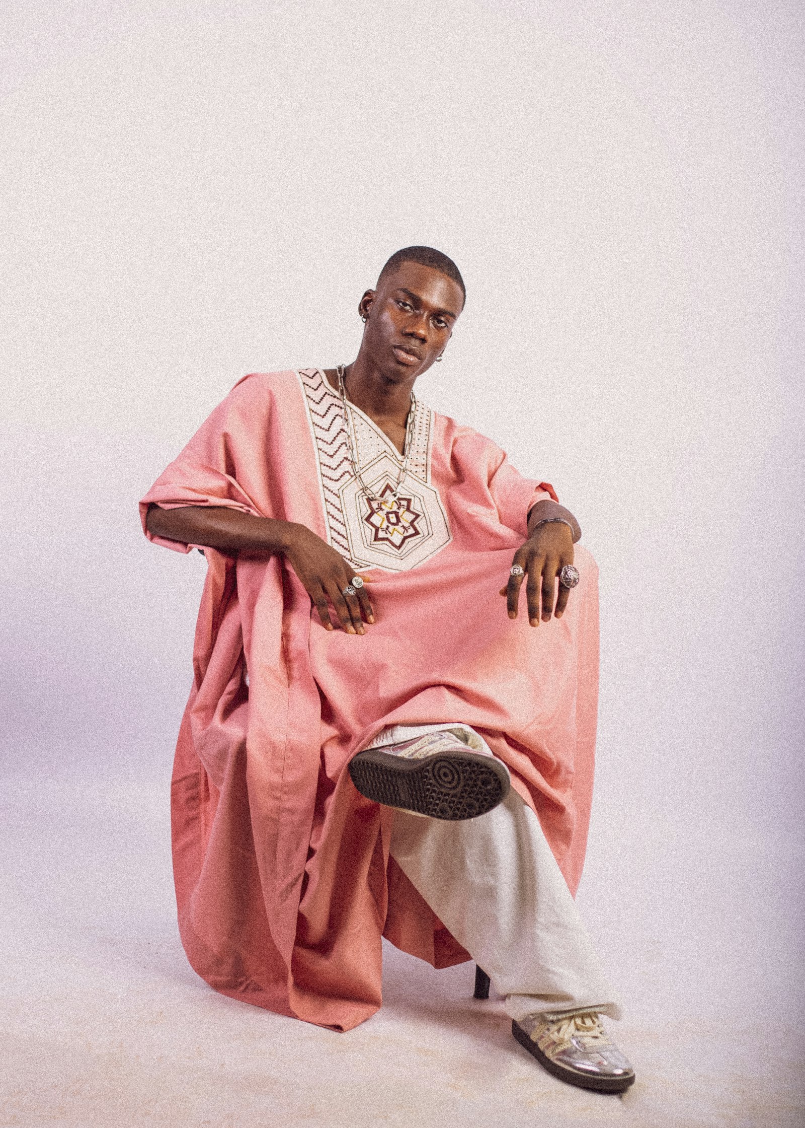Rose agbada, seated