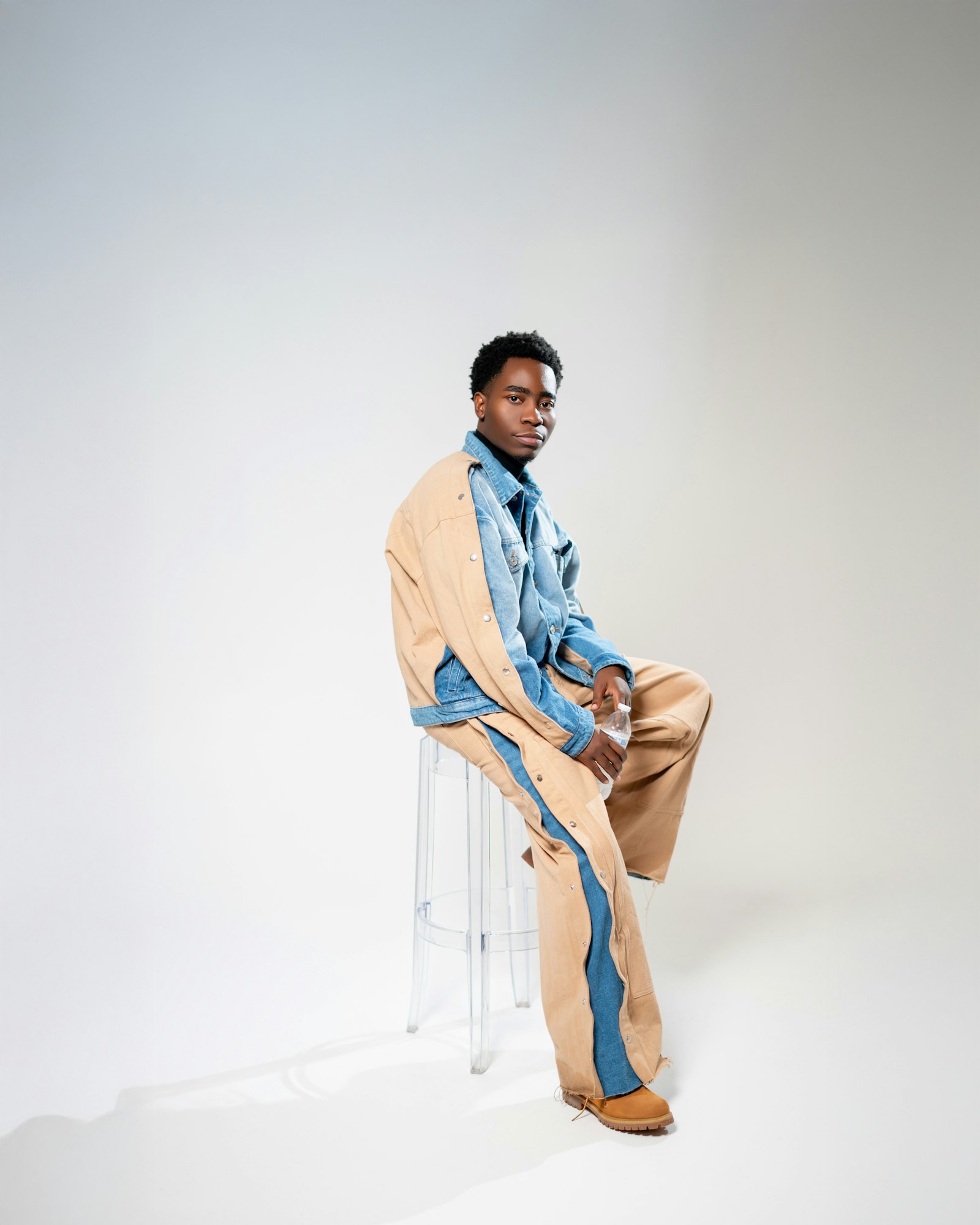 Pleated trousers, seated