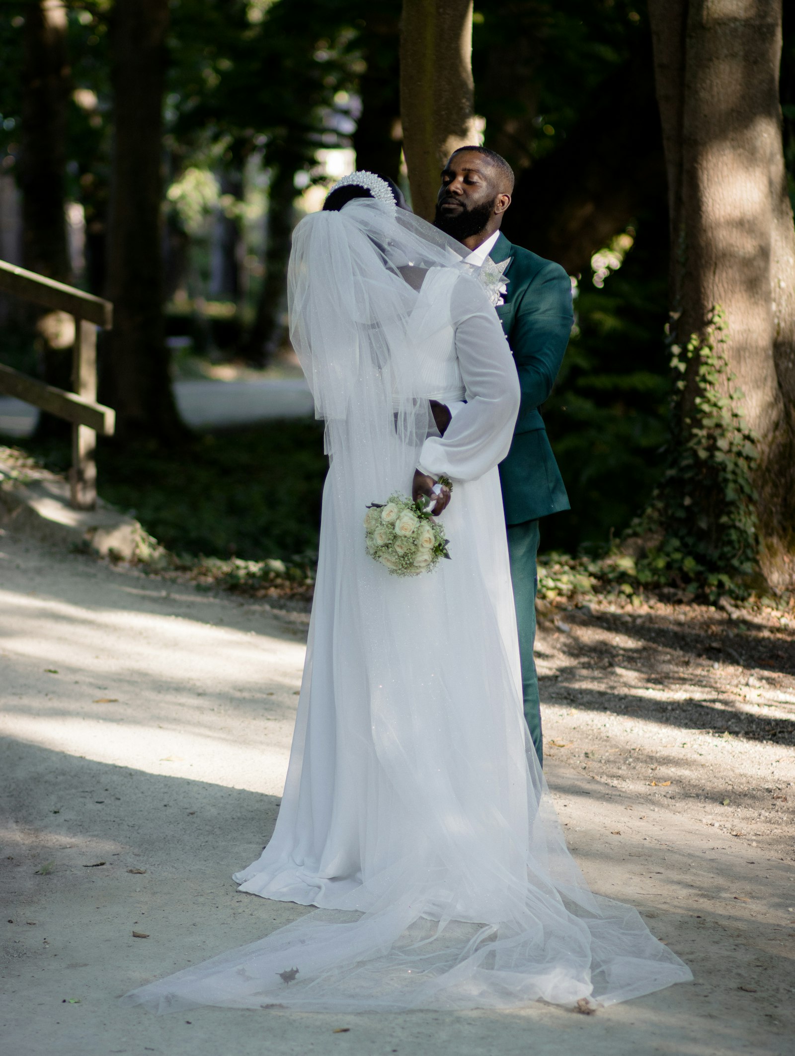 Cathedral lace veil, view 3