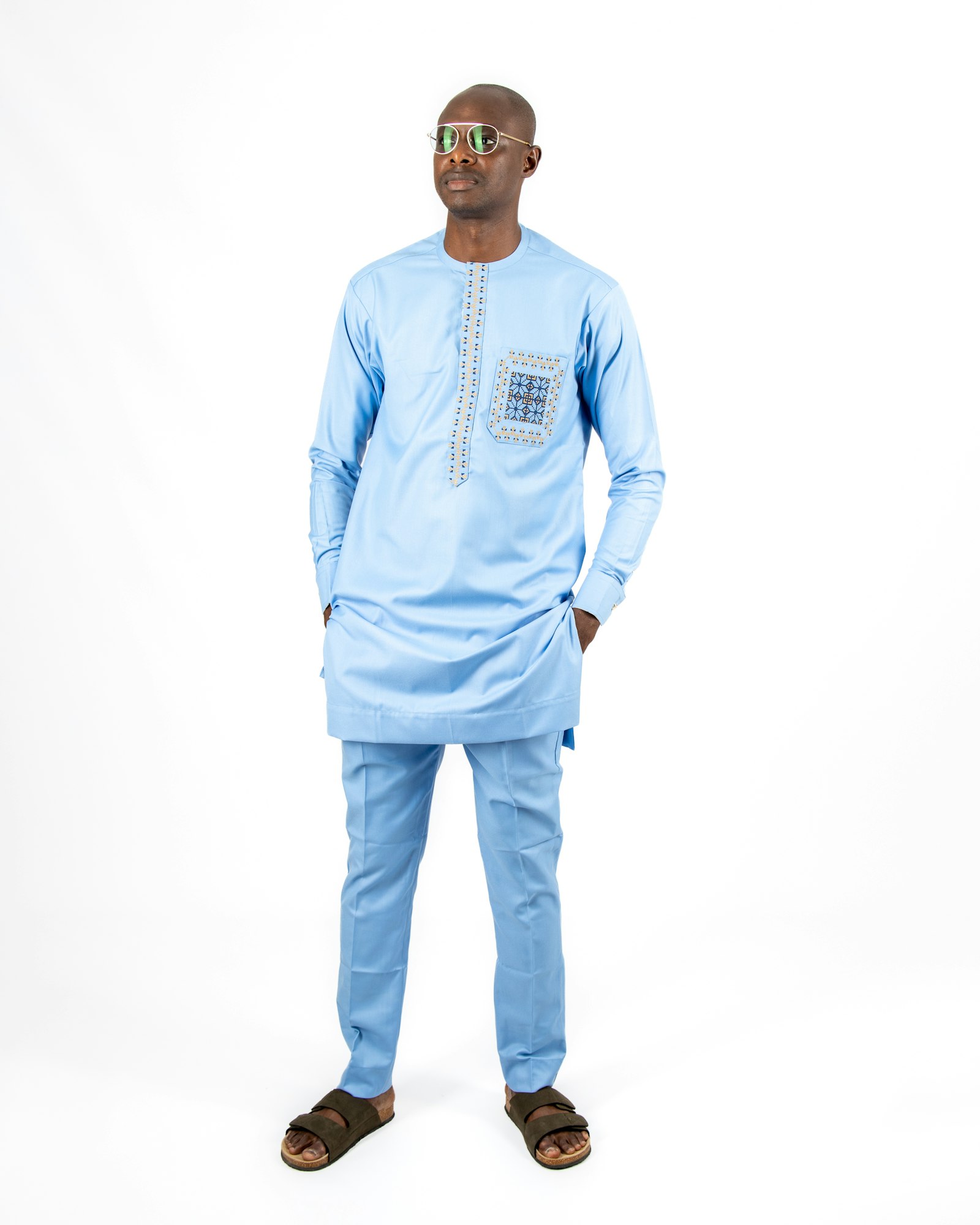 Pale blue kaftan, patch pocket, view 3