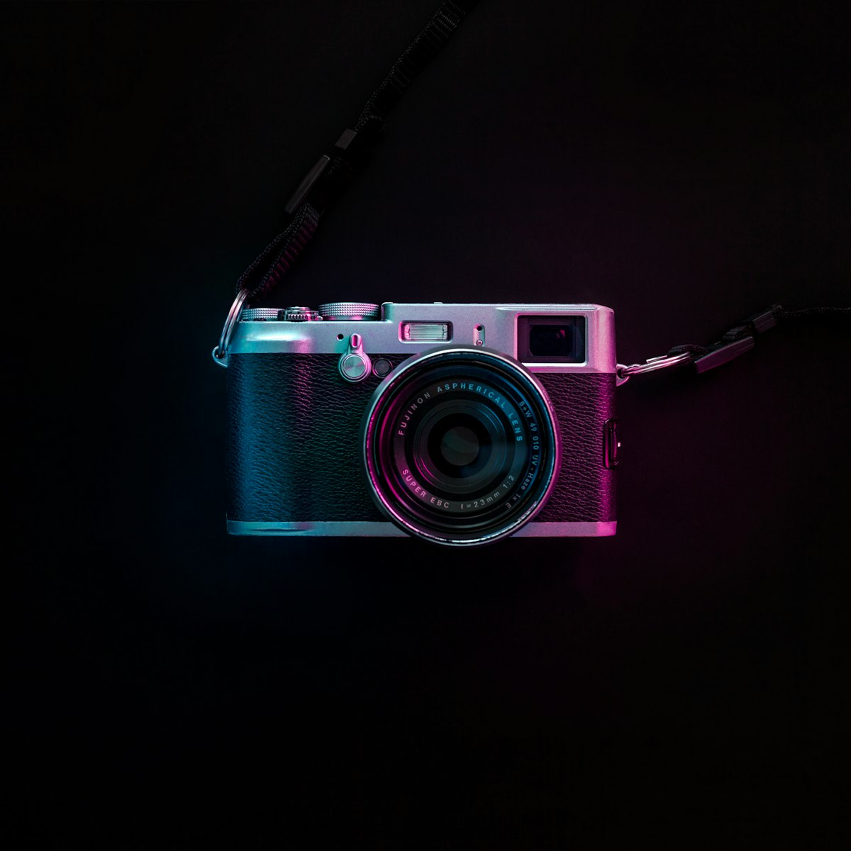 Mirrorless camera with kit lens