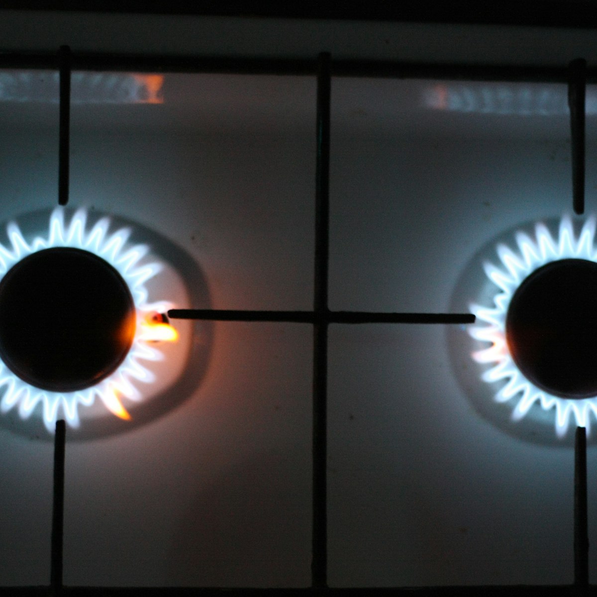 Two-burner table gas stove