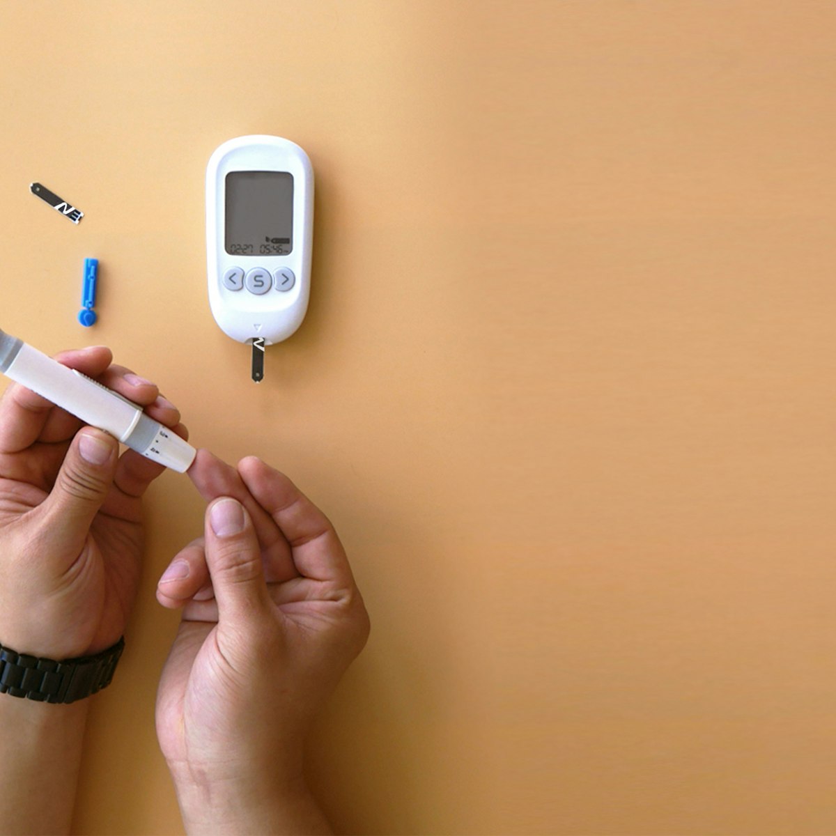 Blood glucose meter kit photo 3
