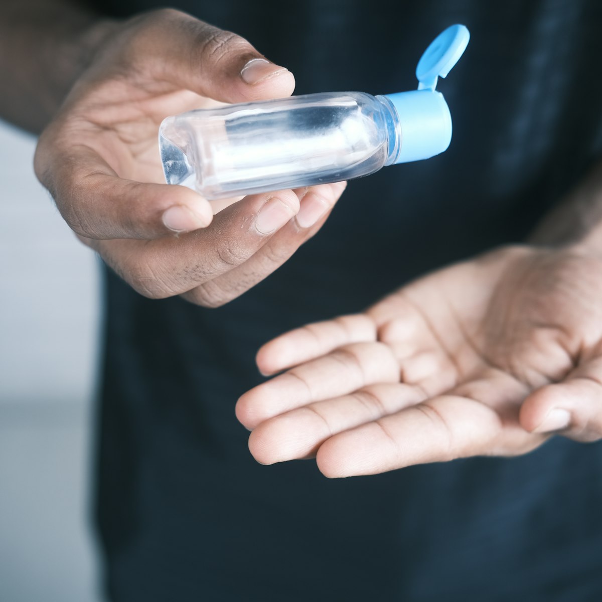 Hand sanitiser gel photo 3