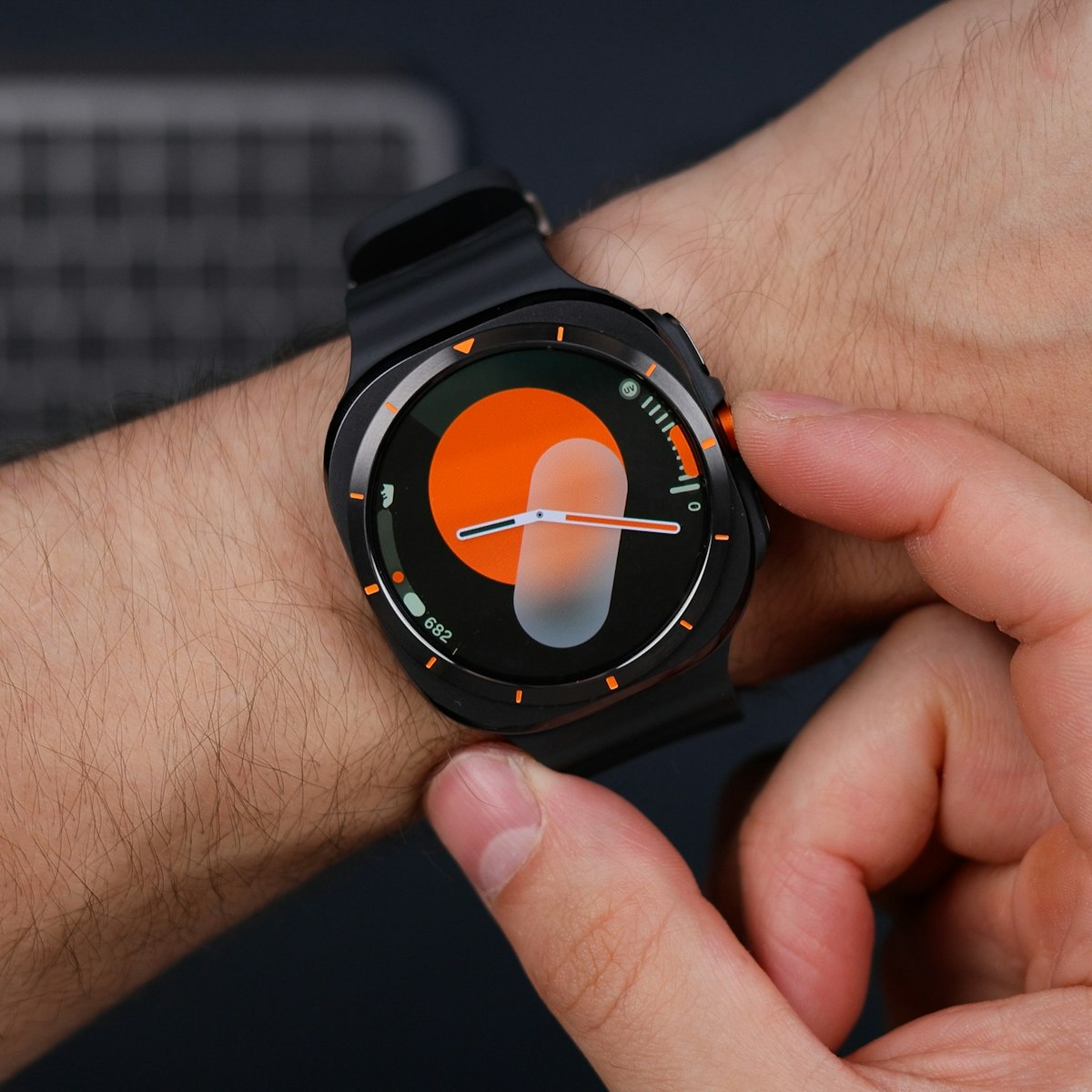 Round smartwatch with health tracking — view 3
