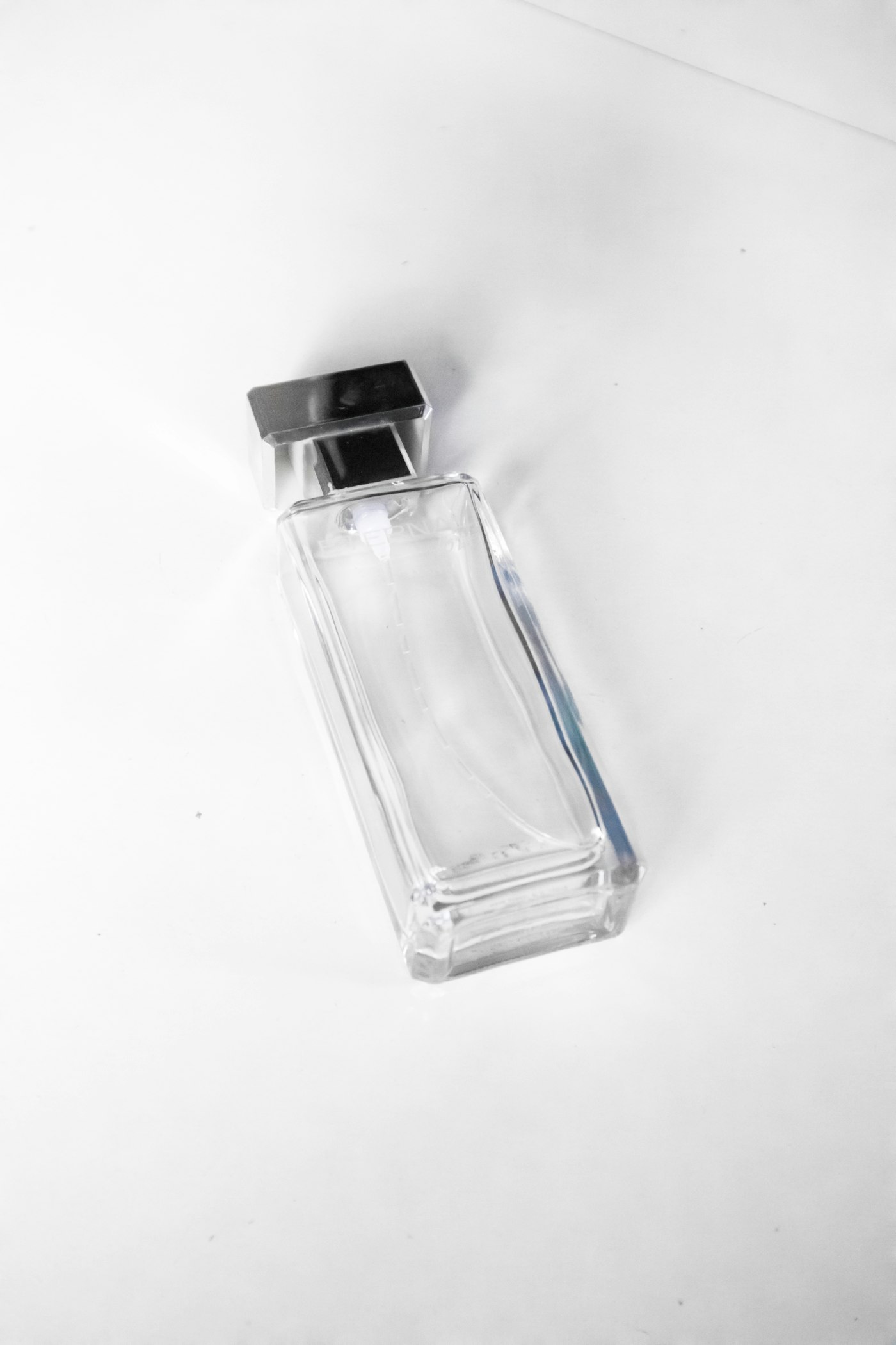 Eau de Verre, lying on white