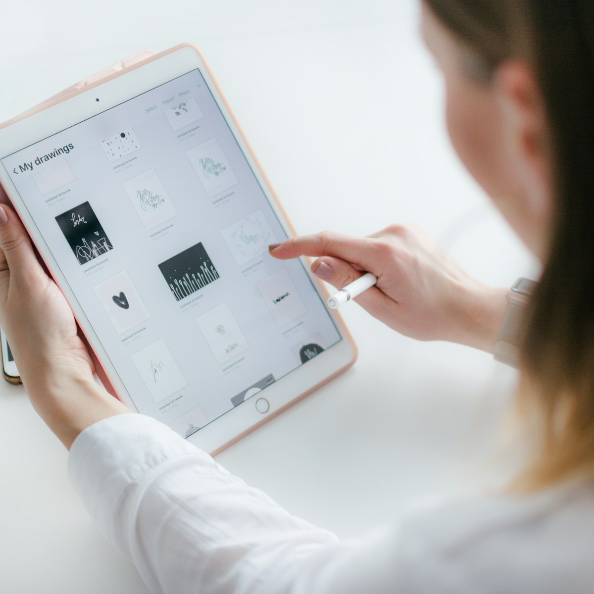 Tablet with 11-inch display and pen — view 3