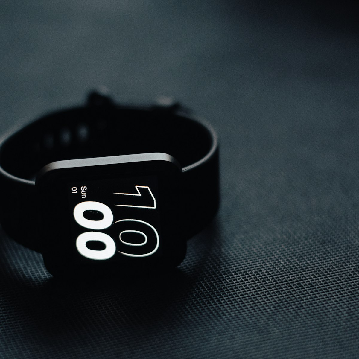 Square smartwatch with swappable band — view 3
